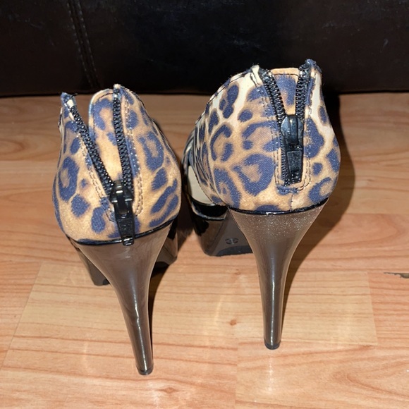 ♠️SCENE LEOPARD🐆PRINT BLACK/TAN/ BROWN STILETTO👠 - Picture 6 of 8
